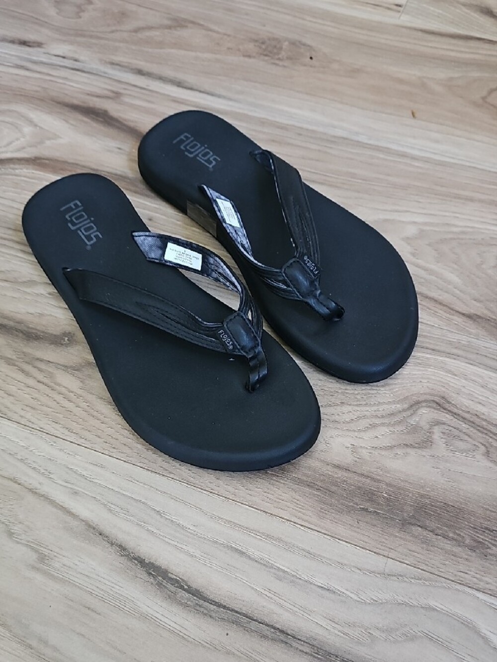 Flojos Black Women's Thong Sandal with Subtle Shine